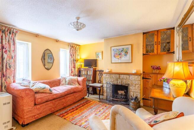 Living Room1.jpg