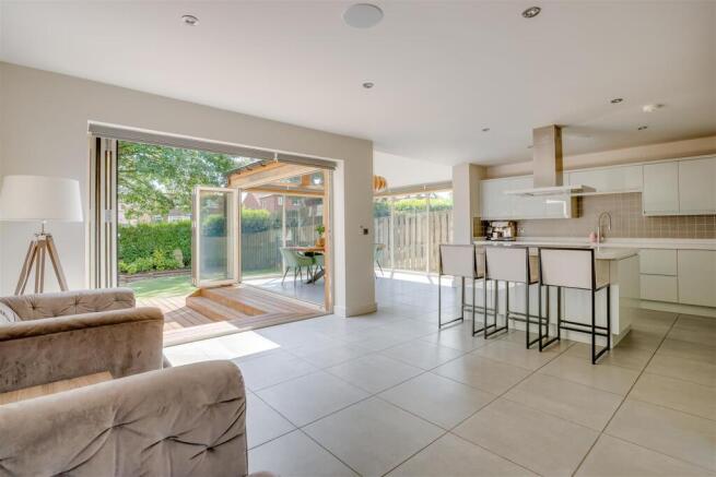 Kitchen/ Living Area