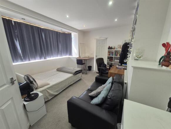 Flat 2 bedroom/lounge