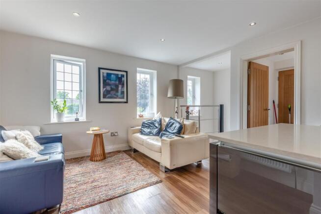 8654576-interior04.jpg