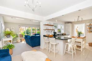 84 Fairwinds, Gloucester Road, Bristol BS35 3RS