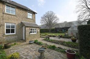 1 Dunromin, How Lane, Hope Valley S33 8WJ