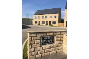 5, Higher Pastures, Huddersfield Road, Scouthead OL4 4AQ