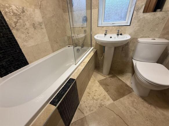 BATHROOM & WC