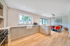 32, The Avenue, Hambrook, Chichester PO18 8TY