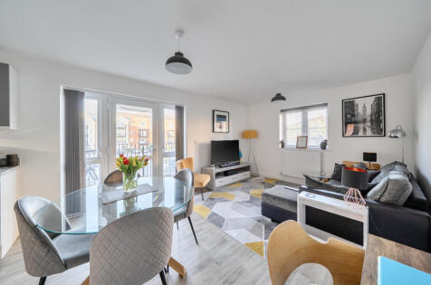 Bell Farm Way, Hersham, Walton-on-Thames, KT12