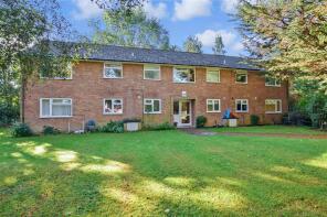 1, Greenwood, Green Lane, Horley RH6 9TJ