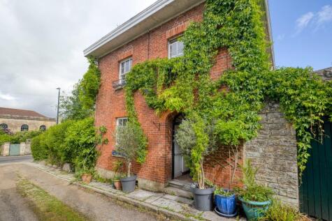 Georgian house in central Glastonbury
