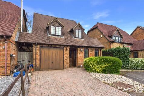 Verica Gardens, Pamber Heath, Tadley, Hampshire, RG26