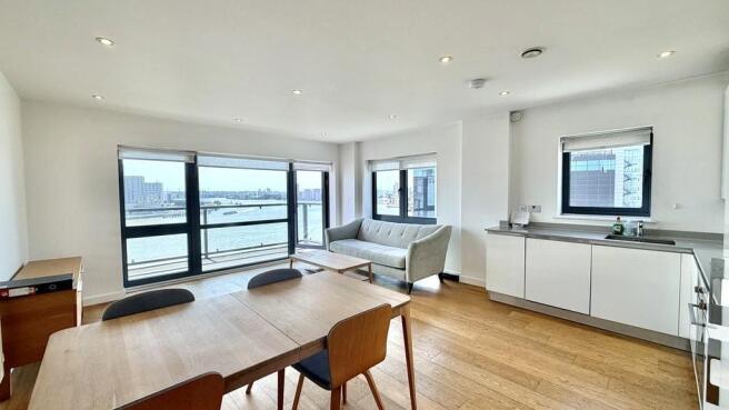 Meridian Walk, E14 (Two Bedrooms for sale near Can