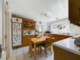 28, Delfryn, Ammanford SA18 3TT
