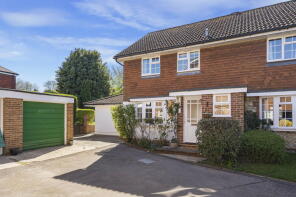 10 Eden End, The Crossroads, Leatherhead KT24 5PD