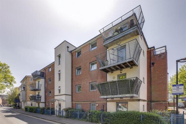 14 Kings View, West End Road, HP11 2PQ-4.jpg
