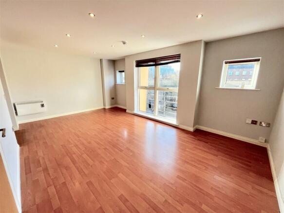 LOUNGE/DINING