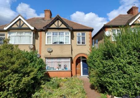 6A St. Edwards Way, Romford, Essex, RM1 4DD