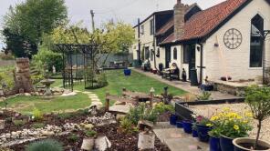 Hall Lodge, Wragby Road, Holton Cum Beckering, Market Rasen LN8 5NG