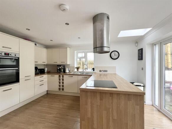 Kitchen/Breakfast Room