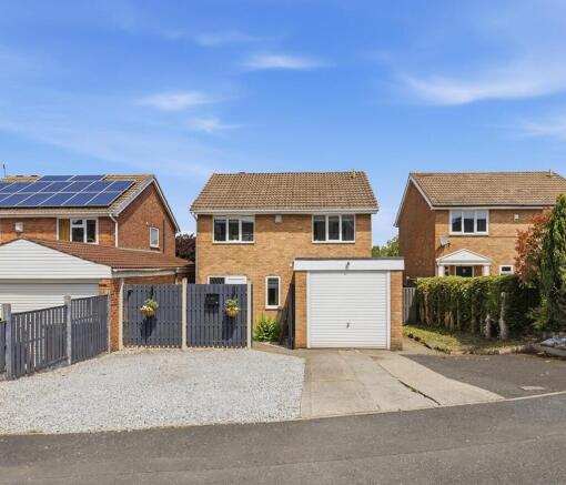 12 Boswell Close, High Green 03.jpg