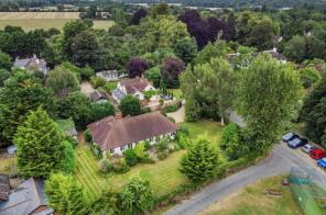 Hunters Moon, Jubilee Road, Littlewick Green, Maidenhead SL6 3QU