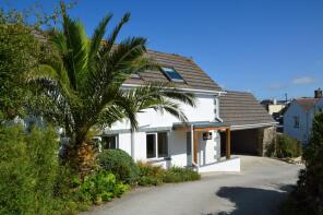 Upper Deck, Tregurrian Hill, Tregurrian, Newquay TR8 4AD