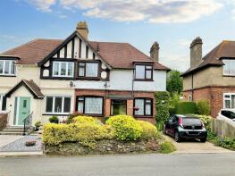 2, Stonehall, Lydden CT15 7JS