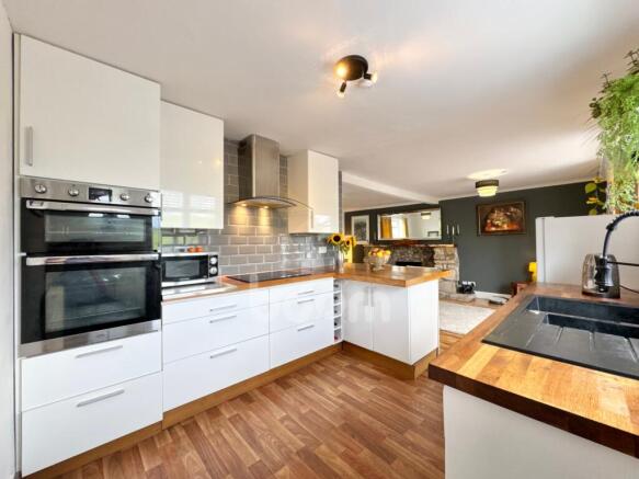 Burnside Cottage, Kilwinning kitchen