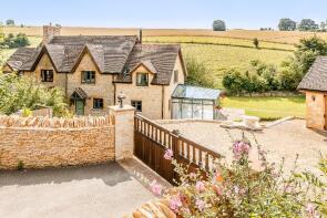 2, Roel Cottages, Hawling Road, Hawling, Cheltenham GL54 5UY