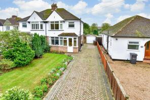 Tresco, Tonbridge Road, Teston ME18 5BT