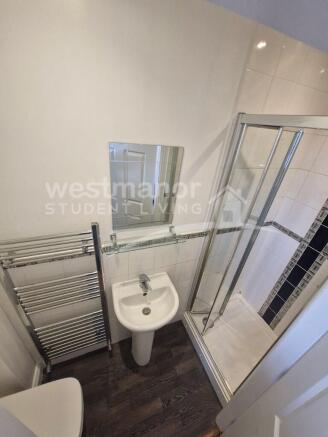 ROOM 3 - EN-SUITE