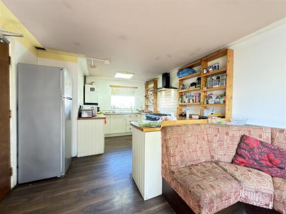 KITCHEN & DINING ROOM