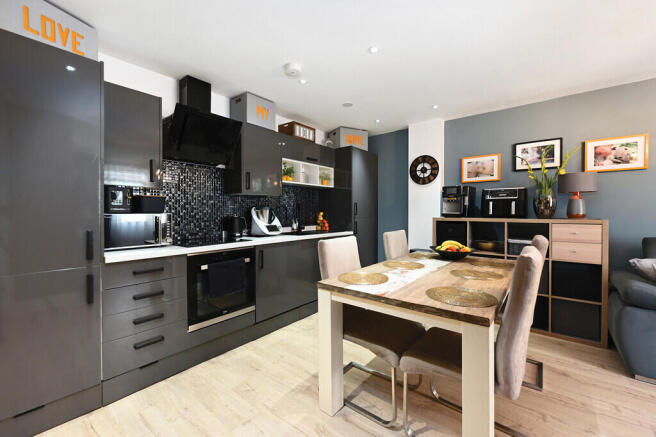Flat 7, 46 London...