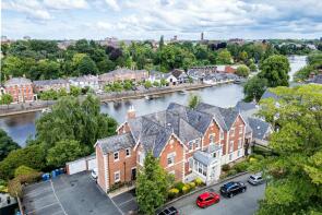 8, 5 Queenscourt, Victoria Crescent, Handbridge, Chester CH4 7AH