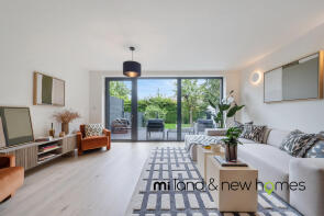 2b, Conway Gardens, Enfield EN2 9AD
