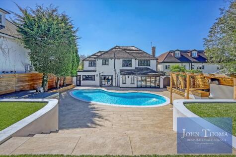 Courtland Drive, Chigwell, Essex, IG7