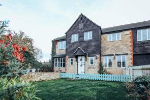 1 Lindisfarne, Home Close, Towcester NN12 8NZ