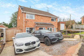 15, Queens Acre, Newnham GL14 1DJ