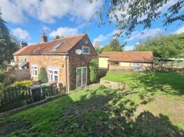 East Cottage, Beccles Road, Fritton, Great Yarmouth NR31 9HB