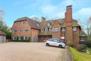 Flat 2, Gomms Wood House, Cherry Drive, Beaconsfield HP9 1XW