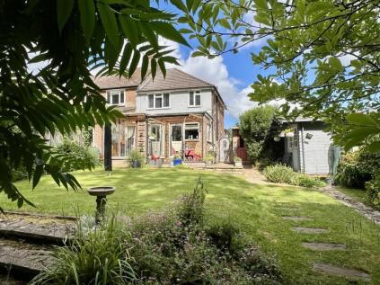 Holly Road, Haywards Heath, RH16