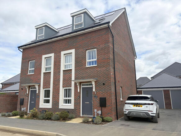3 Bedroom Town House for Sale