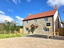 7, Hardwicke Close, Tytherington GL12 8FE