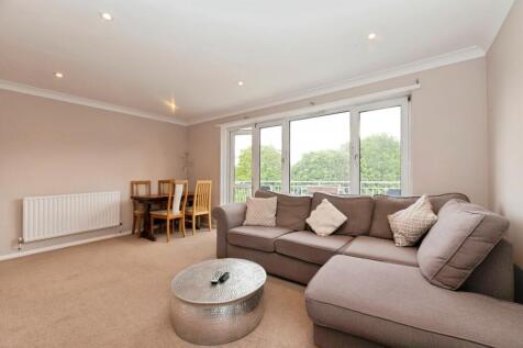 Farm Road, Esher, Surrey, KT10