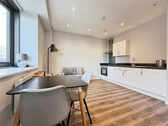 Lounge/Dining Space