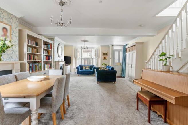 Sitting/dining room