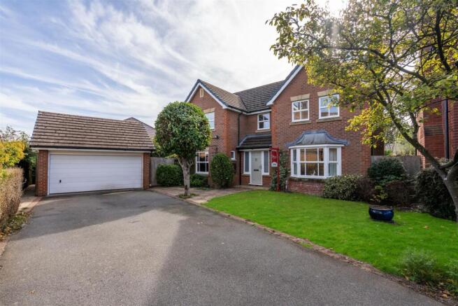 3 Nesfield Grove_23.jpg