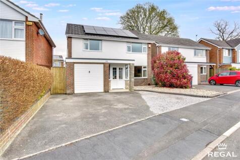 Locksley Drive, Ferndown, BH22
