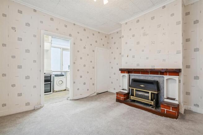 139 Mellison Road SW17 reception 1b.jpg