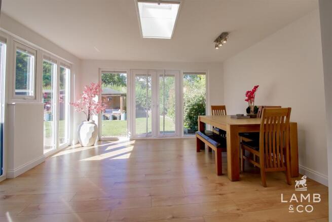 SITTING/DINING ROOM