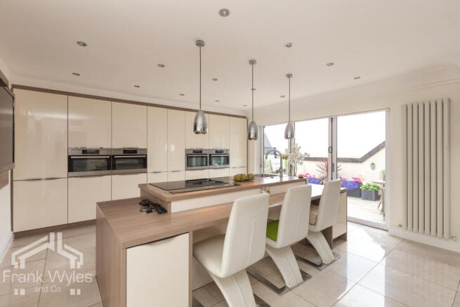 11 HILL CLIFFE-25