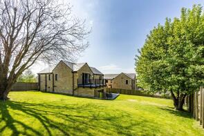 8, Beech Gardens, Halifax HX2 7AD